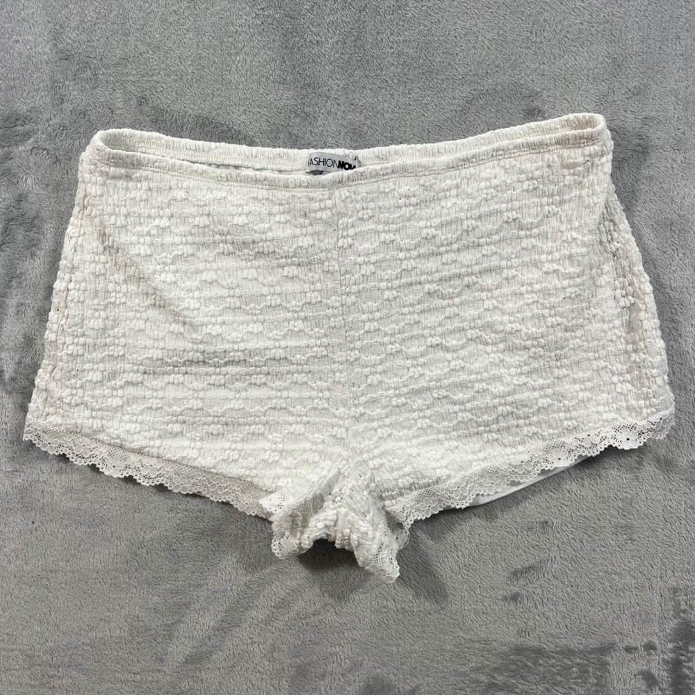 FASHION NOVA Lace Trim Shorts Womens Medium White Popcorn Knit Summer‎ Casual